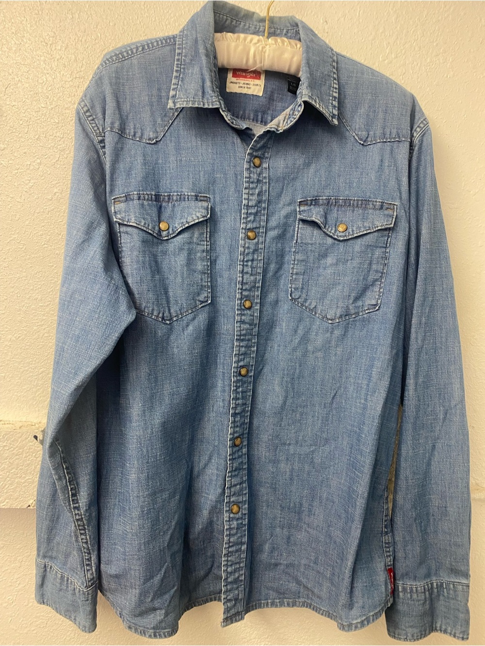 Wrangler - Light Blue - Soft Denim - Snap button- pocketed western shirt - L